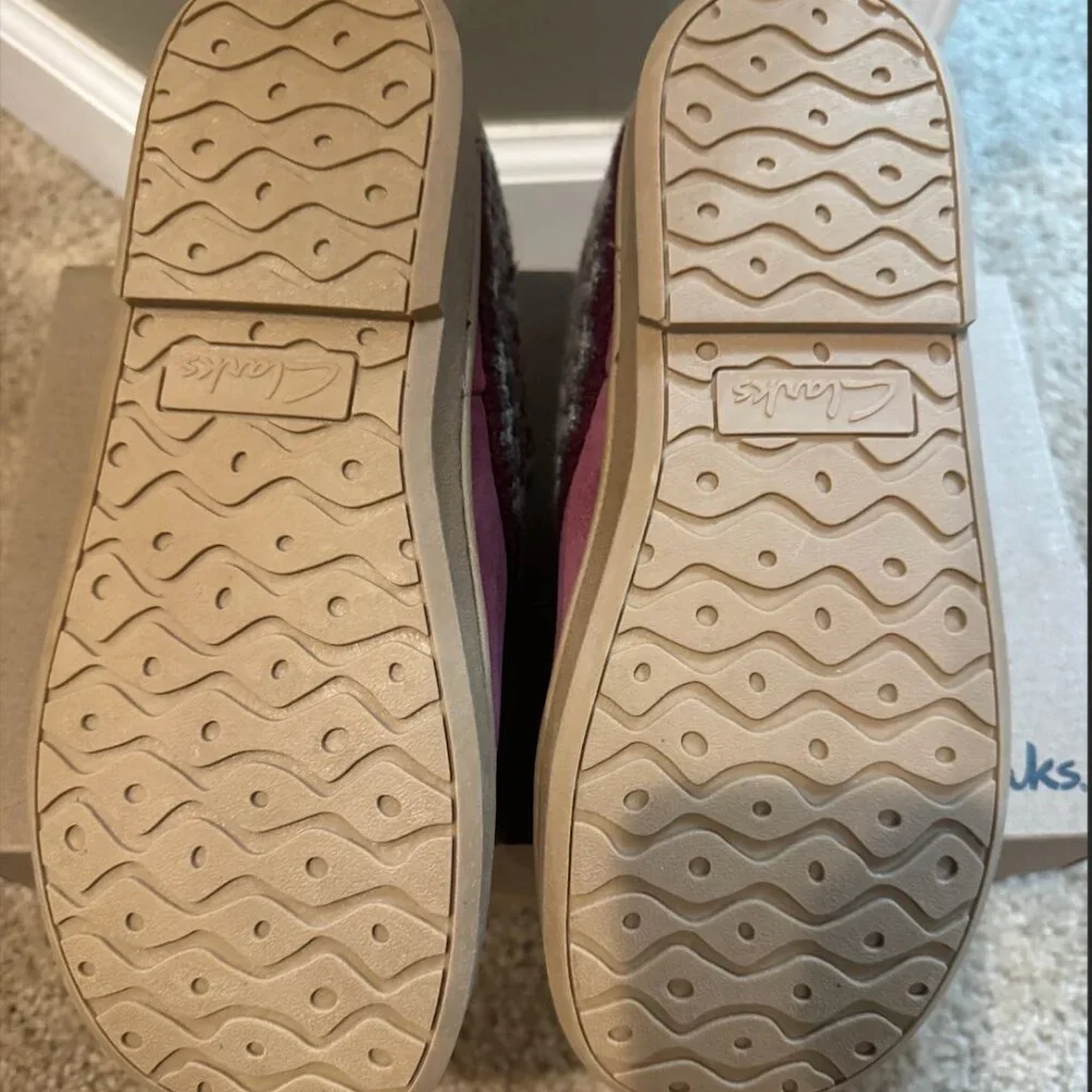 NWT Clarks Rose faux fur-lined slippers, size 8M - Picture 5 of 5